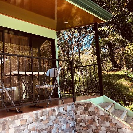 Casa Encantada Offers You Two-Bedroom House, 1 Tiny Apartment & 3 Double Rooms 曼努埃尔安东尼奥 外观 照片