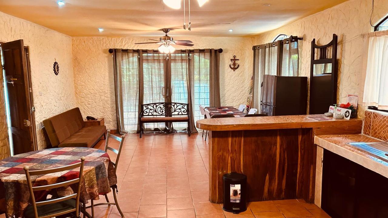 Casa Encantada Offers You Two-Bedroom House, 1 Tiny Apartment & 3 Double Rooms 曼努埃尔安东尼奥 外观 照片