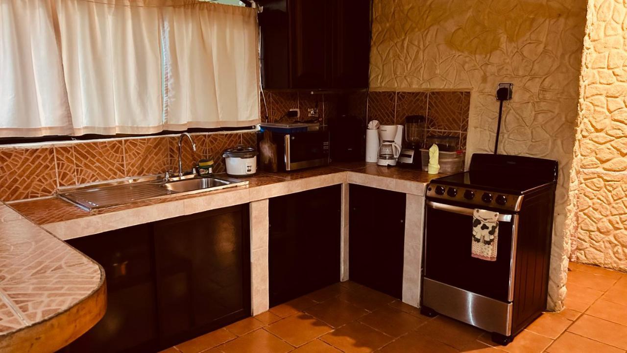 Casa Encantada Offers You Two-Bedroom House, 1 Tiny Apartment & 3 Double Rooms 曼努埃尔安东尼奥 外观 照片