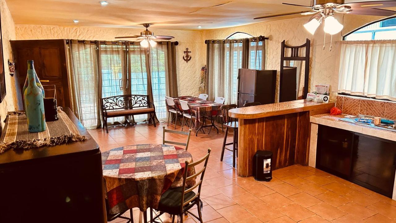 Casa Encantada Offers You Two-Bedroom House, 1 Tiny Apartment & 3 Double Rooms 曼努埃尔安东尼奥 外观 照片