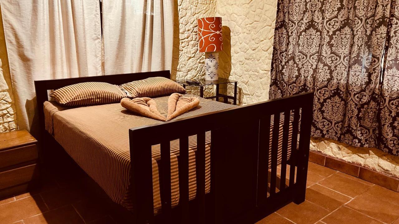 Casa Encantada Offers You Two-Bedroom House, 1 Tiny Apartment & 3 Double Rooms 曼努埃尔安东尼奥 外观 照片