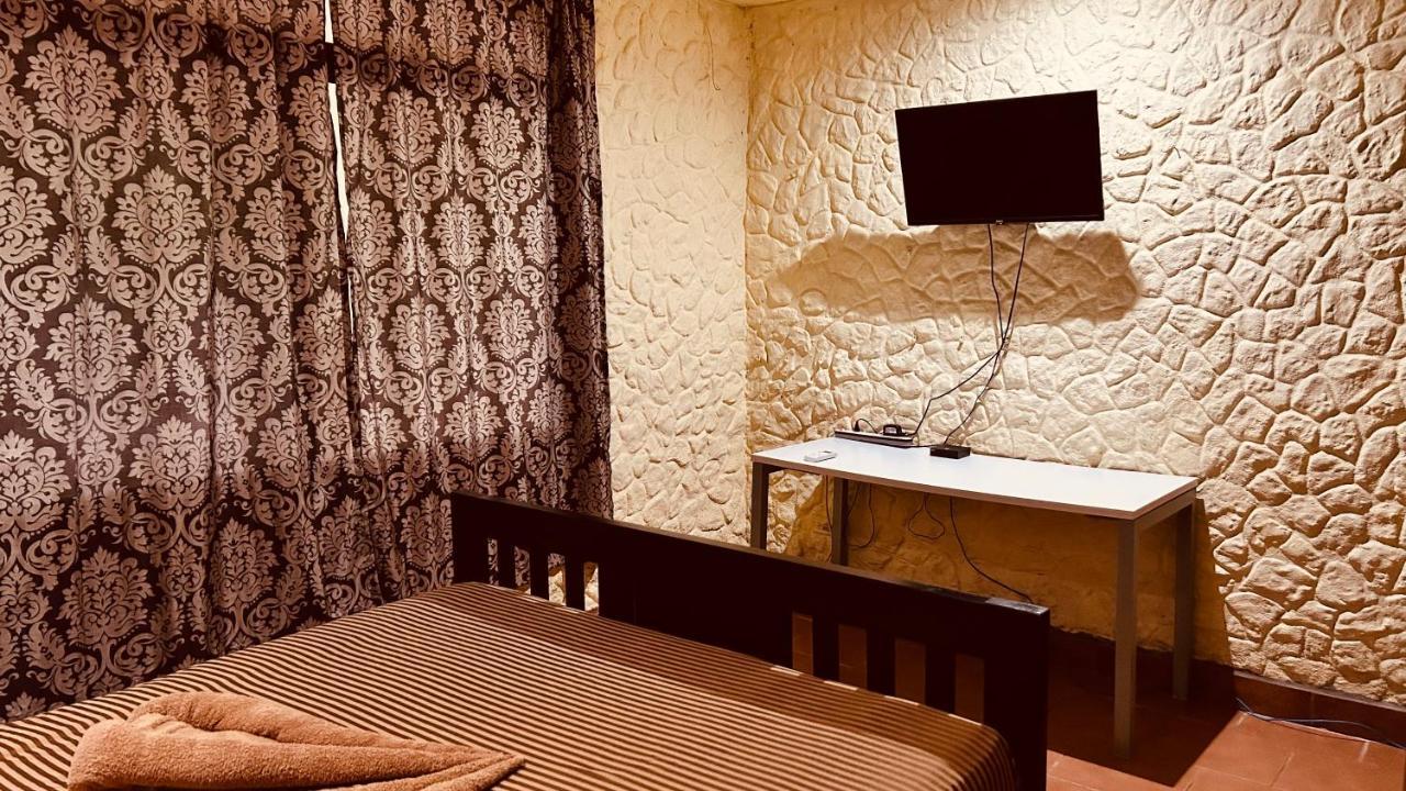 Casa Encantada Offers You Two-Bedroom House, 1 Tiny Apartment & 3 Double Rooms 曼努埃尔安东尼奥 外观 照片